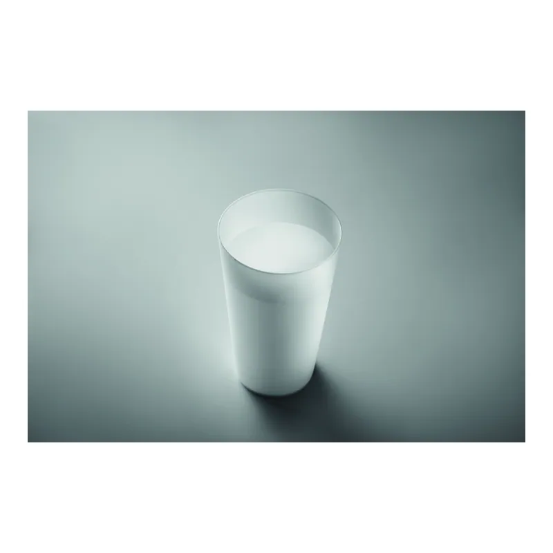 Brezza – Bicchiere riutilizzabile in polipropilene 500 ml, colore Bianco, foto ambientata