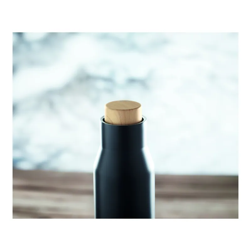Isola – Borraccia termica in acciaio inox 500 ml, colore Nero, foto ambientata