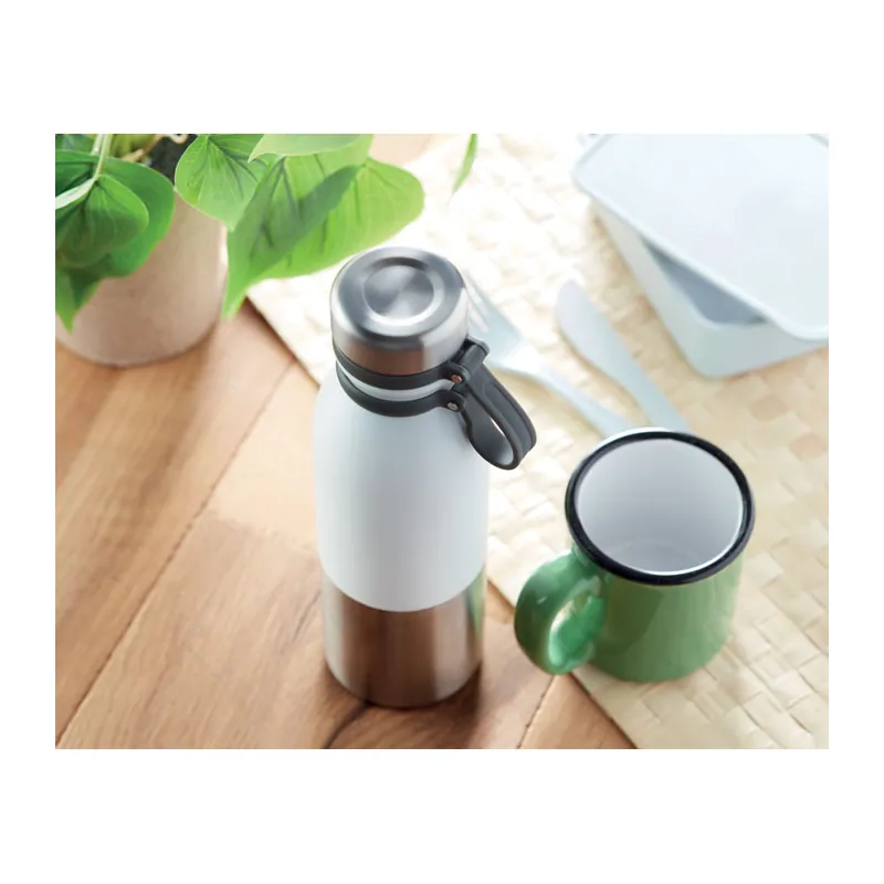 Giada – Borraccia termica in acciaio inox 600 ml, colore Bianco, foto ambientata