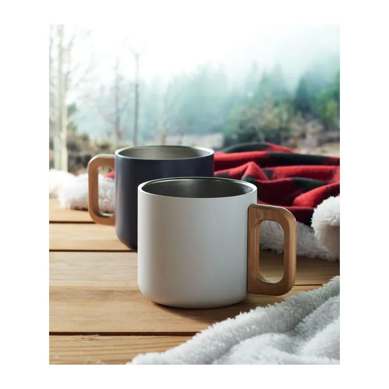 Betulla – Tazza da viaggio in acciaio inox riciclato 350 ml, colore Bianco, foto ambientata