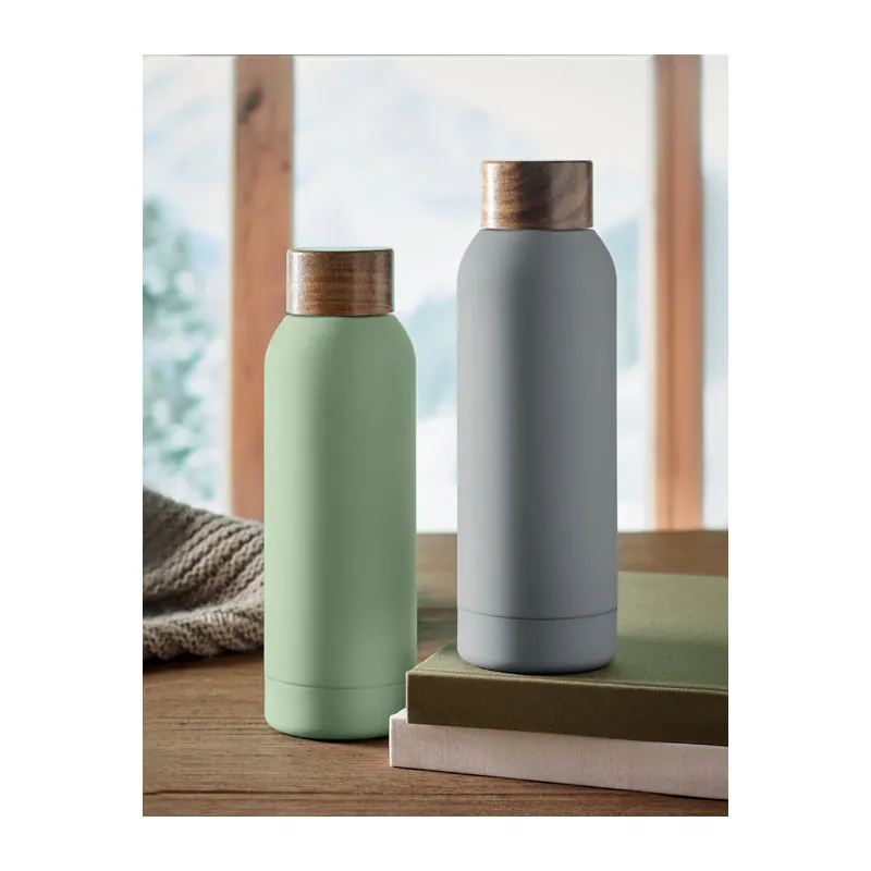 Cratere – Borraccia sportiva in acciaio inox 700 ml, colore Verde Menta, foto ambientata