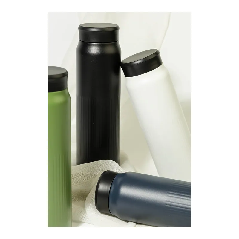Poggio – Borraccia termica in acciaio inox riciclato 600 ml, colore Bianco