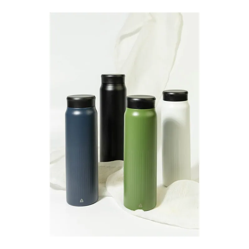 Poggio – Borraccia termica in acciaio inox riciclato 600 ml, colore Blu scuro