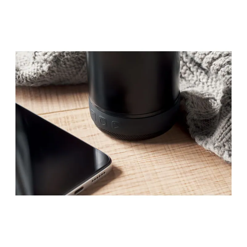 Viola – Thermos in acciaio inox 500 ml, colore Nero, foto ambientata