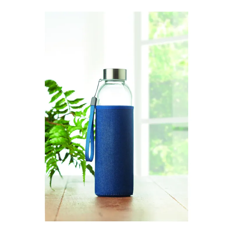 Polare – Borraccia in vetro 500 ml, colore Blu, foto ambientata