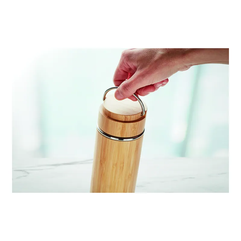 Tramontana – Borraccia termica in acciaio inox 400 ml, colore Legno, foto ambientata